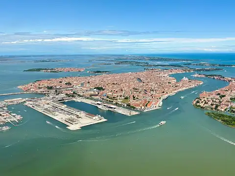 Venedik – Rialto Köprüsü ve Büyük Kanal