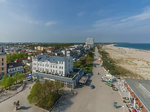 Warnemünde – Deniz Feneri ve Liman Girişi