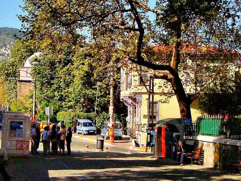 Emirsultan Camii Meydanı